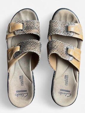 Clarks Soft Cushion Snake Print Leather Wedge Slip On Casual Sandals Sz 8